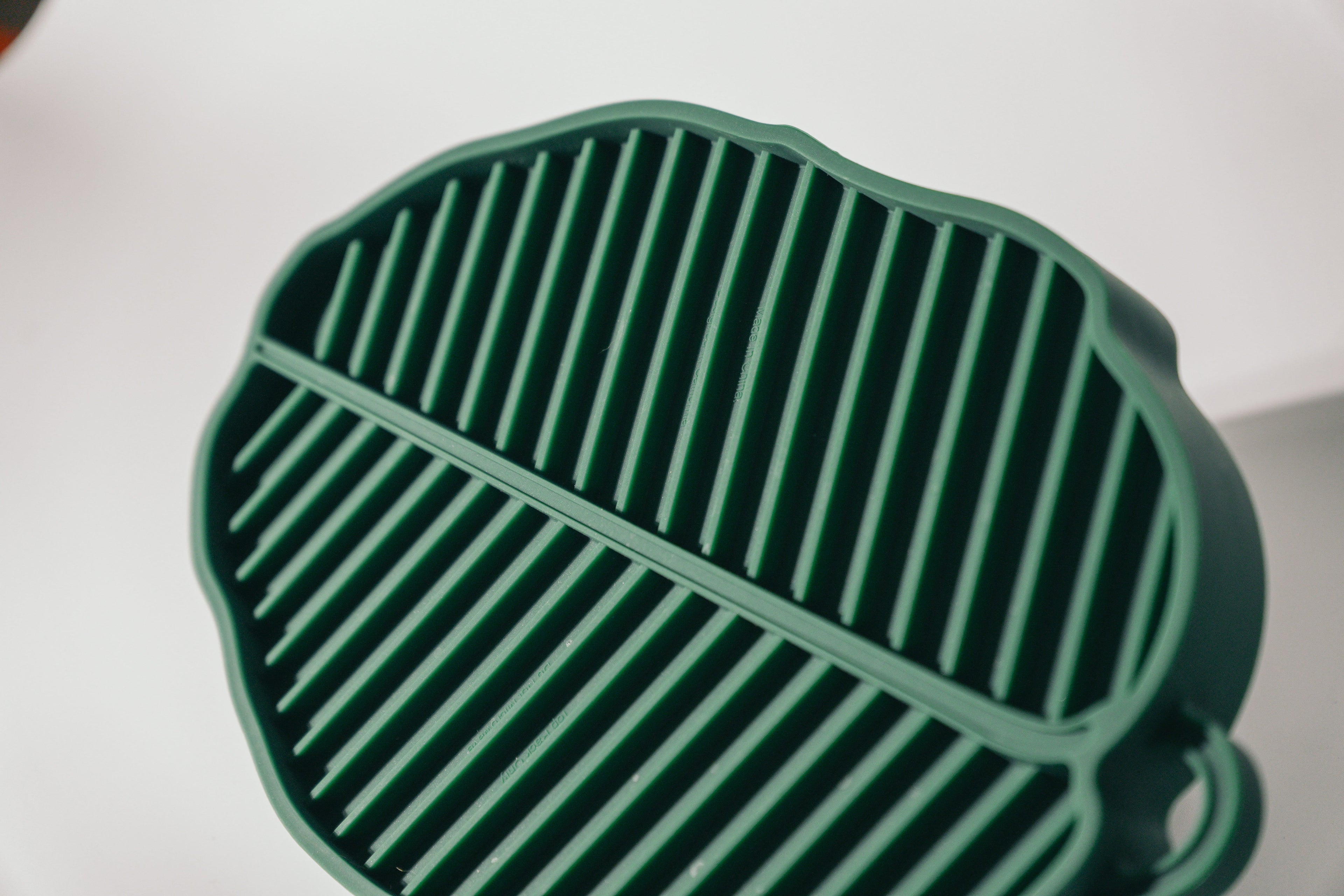 Banana Leaf Pet Lick Mat